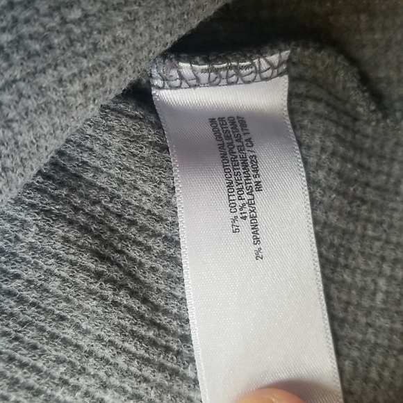 Old Navy Men's Classic Crew Neck Long Sleeves Sweat Shirt - Picture 5 of 5